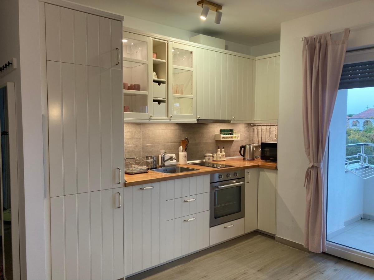 Ferienwohnung Mint&Rose Peroj Exterior foto